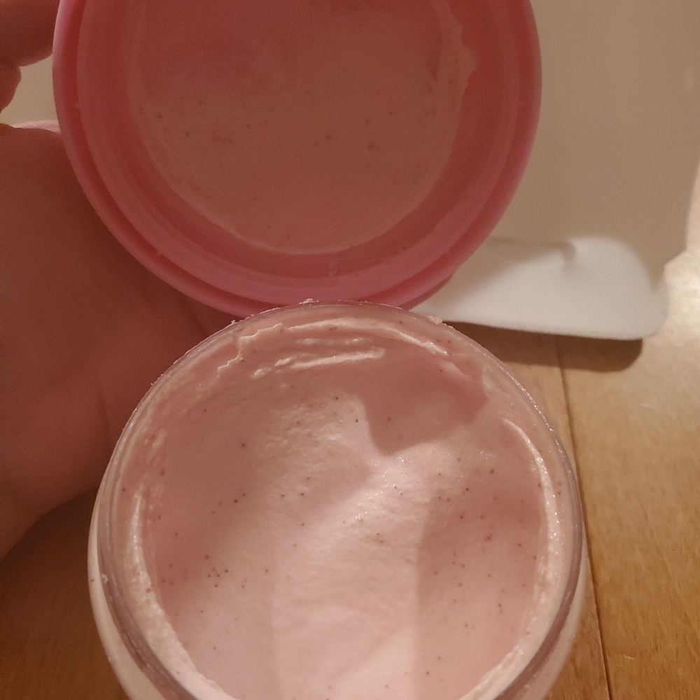 Dove Exfoliating Body Scrub Himalayan Salt And Rose Oil 10.5 oz New - Picture 5 of 5
